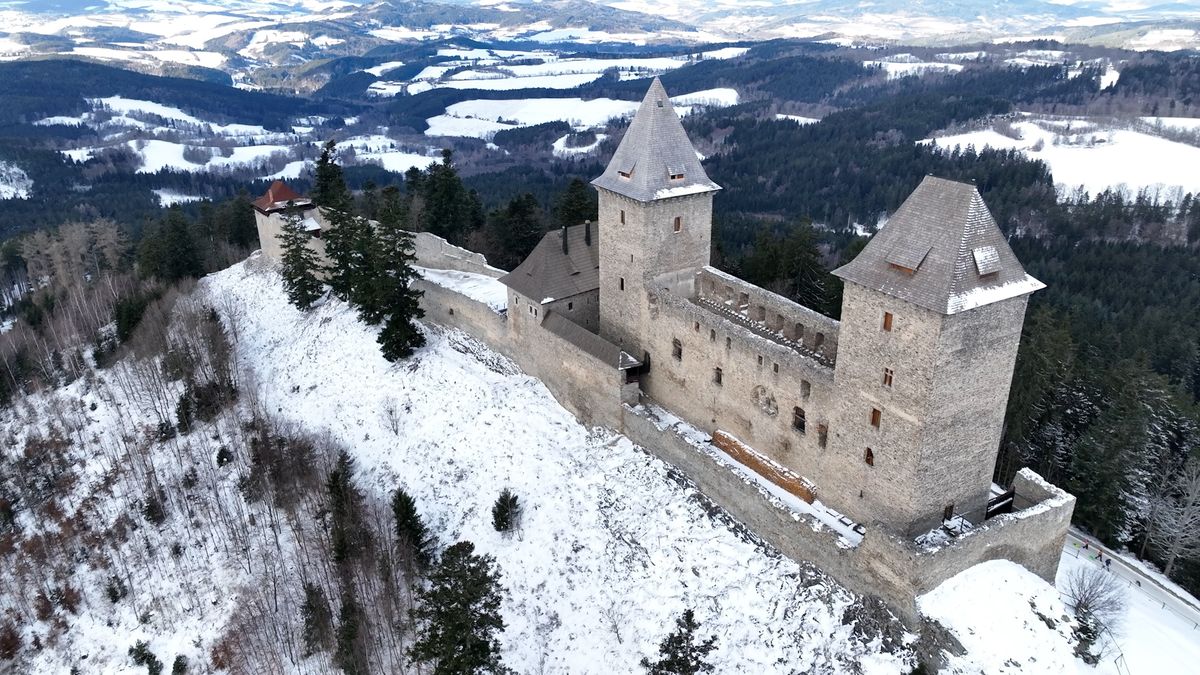 Tady skotačil Petronel s Uriášem. Hrad z Anděla Páně připomněl dvacetileté výročí kultovní pohádky